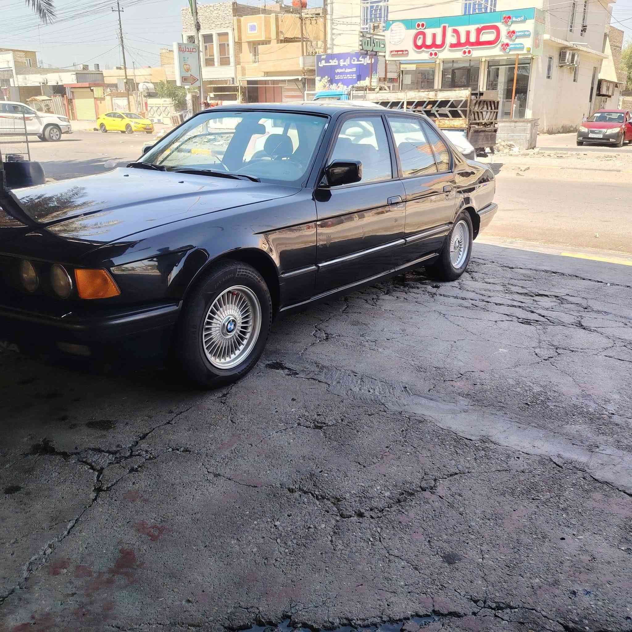 سلام عليكم للبيع بيم ٧٣٠ اصل مكينه V8 كير مكينه مكفولات تخم تاير ويل جديد صدر خلفي امامي جديد فووول للخير جلد كشن كهرباء فتحه سلايت مديل ١٩٩٣ هزه ٢٩ سنويه ٣٠ بسم عربي للبيع او مراوس حسب القناعه السعر ٥٨ العنوان بغداد الحسينيه ***********
