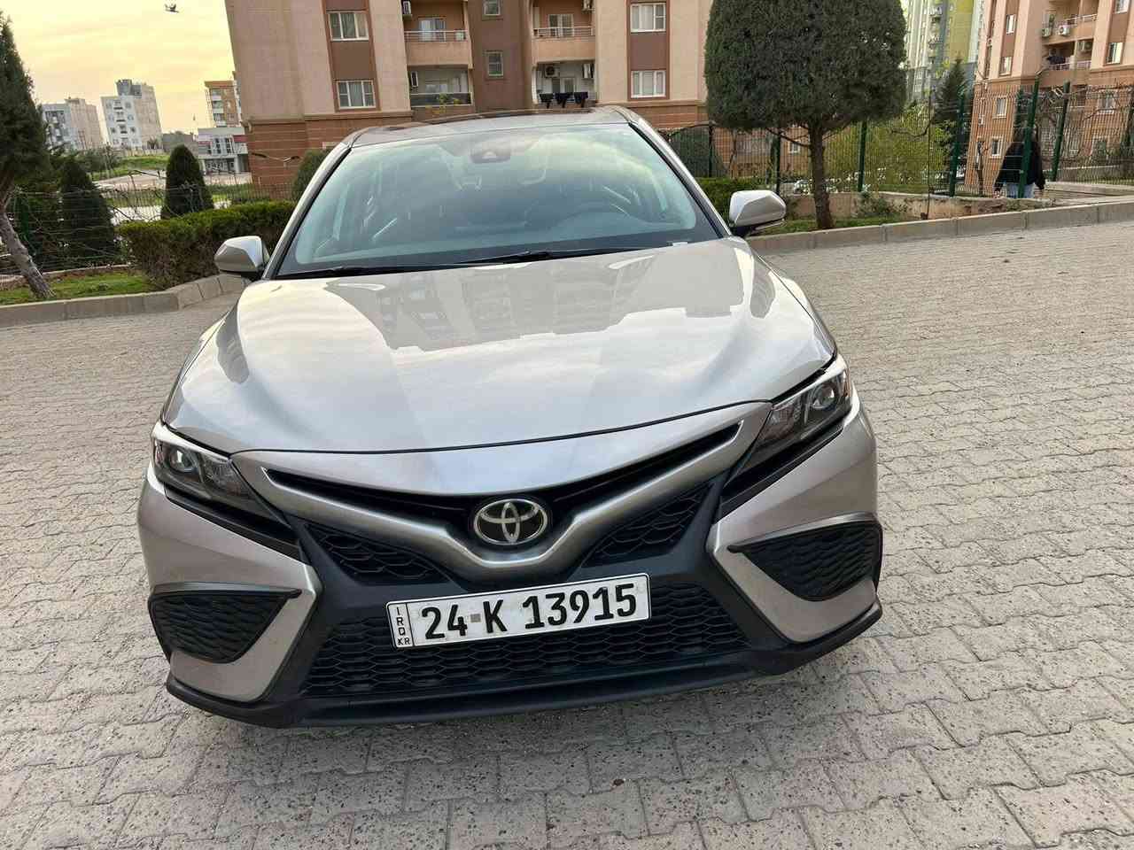 كامري se plus 2021
اللون سلفر 
كلين تايتل
مكفوله كفاله عامه 
المواصفات (بصمة/فتحة سقف/كشن تدفئة/سترين تدفئة/شحن وايرليس/رادار جانبي /شاشة كبيرة/ تشغيل عن بعد/تبريد قطعتين)

السيارة لاتحتاج اي مصرف 
طخم تايرات جديدة 

أرقام سنويه جديده 2030
السعر 227 مجال
***********
