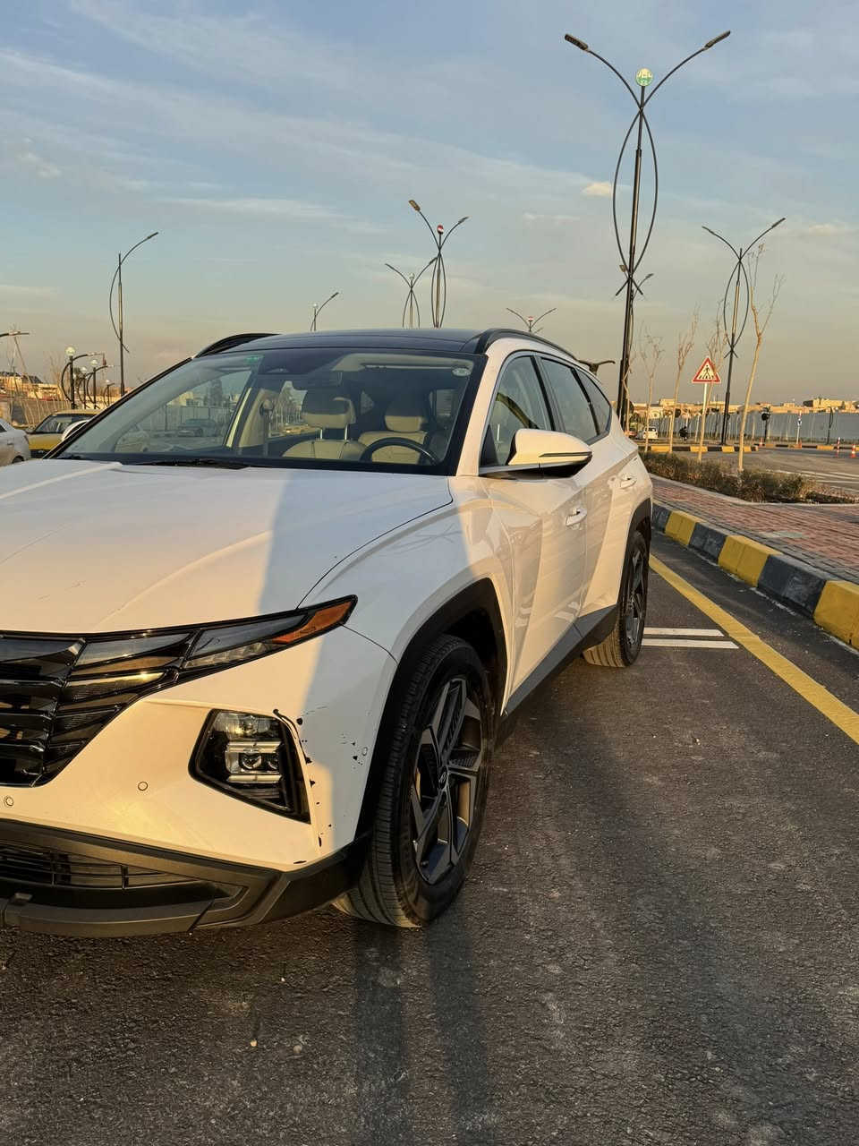 هيونداي توسان 2022
وارد أمريكي
مرقم اربيل 
فول مواصفات VIP

الممشى: 29,000 ميل

المواصفات:
 • داخلية جلد أبيض فاخرة
 • سقف بانوراما
 • مقاعد أمامية تدفئة وتبريد
 • مقاعد خلفية تدفئة
 • مقاعد كهربائية مع خاصية الذاكرة
 • كاميرات 360 درجة
 • رادارات ونظام تحديد المسار
 • صندوق خلفي كهربائي
 • تشغيل وتحريك السيارة عن بُعد بواسطة المفتاح
 • ستيرن تدفئة

الضرر:
جاملغ جهة السائق مبدل بنفس اللون .

السيارة نظيفة جداً، استخدام شخصي، ومواصفات عالية
السعر:
(23,000$)
رقم الهاتف:
***********
