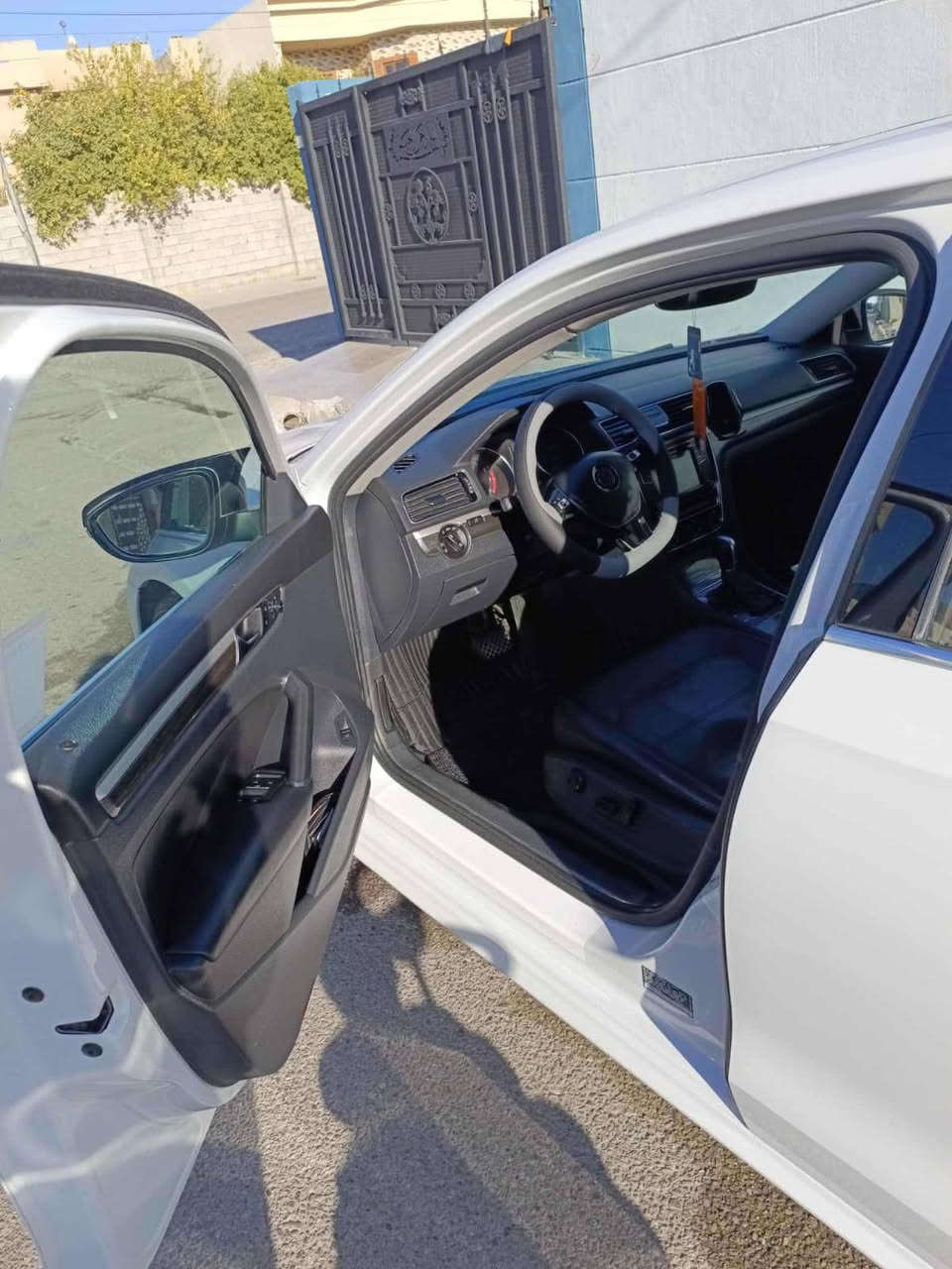 باسات فول مواصفات موديل 18 ورقم دولي وباسمي كشن جلد سقف سلايد حساسات بصمة شاشة كبيرة انترنت يفتح قنوات مشفرة وكشنات الامامي هيتر وكشن السائق كهرباء ومرايات هيتر يقلب ويا البك وبي كوبون بنزين 
للمراوس مع لاريدو او بيع 
مكان السيارة كركوك .
راسلني خاص وتدلل .


**إذا كنت صاحب هذا الإعلان وتريد حذفه لأي سبب، رجاءا أرسل رسالة إلى الدعم الفني**