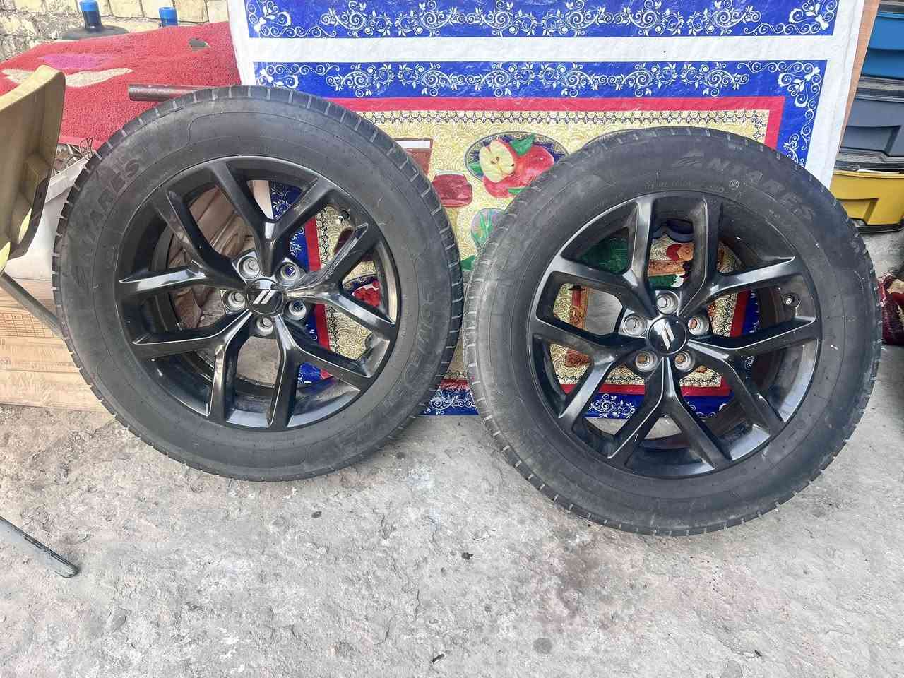 تايرات جارجر حجم 18 فقط ويل واحد مزلوغ وبيه عوجه مع تايرات نصف نظافه تايرات مكاني بغداد رستميه قرب المرور *********** متواجد واتساب قيم بحق الله واخذ
