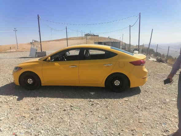 السلام عليكم . مكلف بالنشر . هونداي الانتره موديل ٢٠١٨ . امريكيه وصور الحادث بالنشر بنيد مبدل اصلي ومصبوغه عام صفراء تكسي والمحرك مفتوح مجفت اصلي بغداد السعر ١٢٥ ورقه وبيع مجال رقم صاحب السياره  ٠٧٧٧٤٨٨٨٣٦  / ***********
