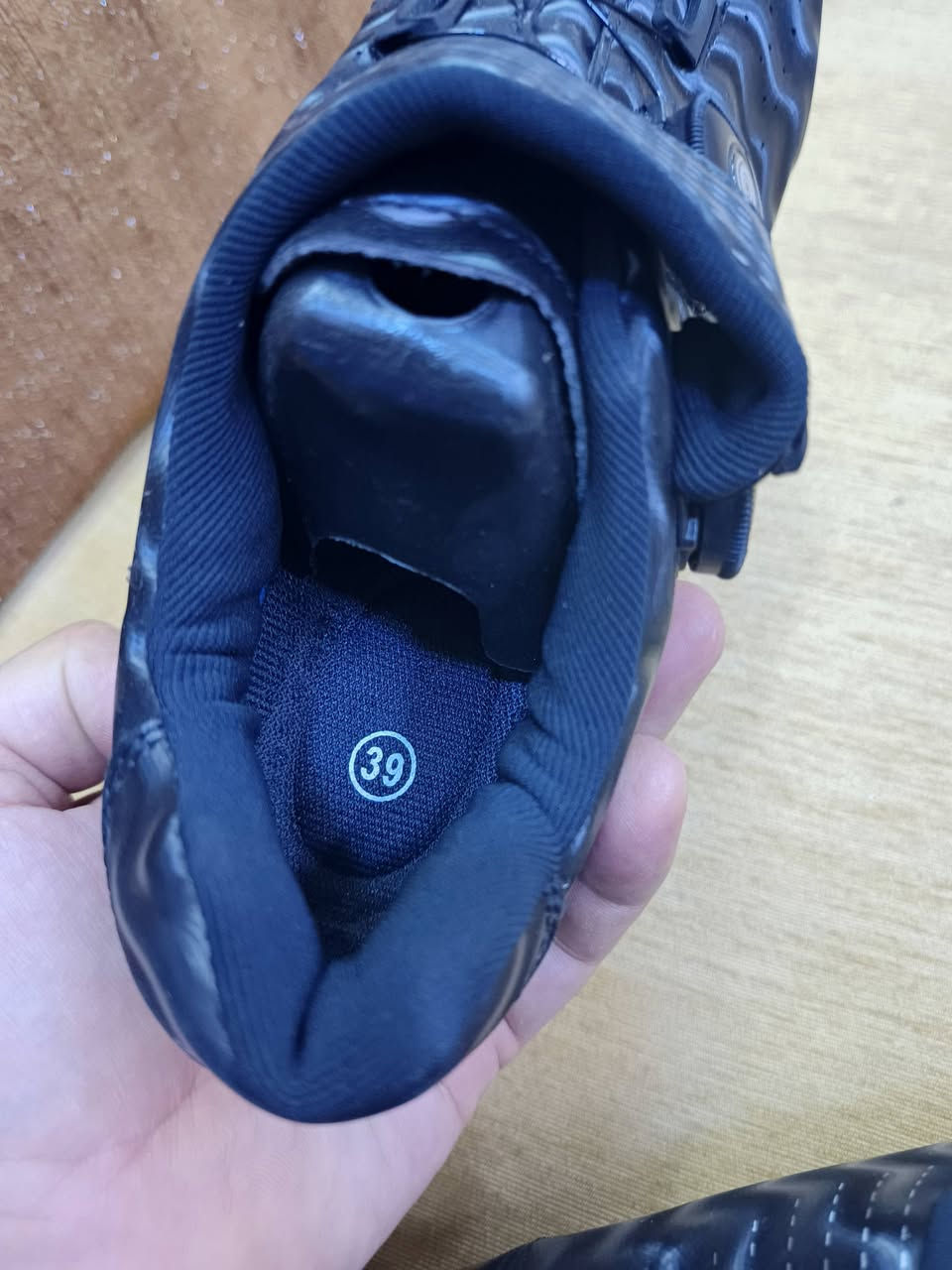 حذاء بهذا الشكل حجم 39 الي يفيدو يدفع سعر مبروك عليك
متوفر توصيل


**إذا كنت صاحب هذا الإعلان وتريد حذفه لأي سبب، رجاءا أرسل رسالة إلى الدعم الفني**