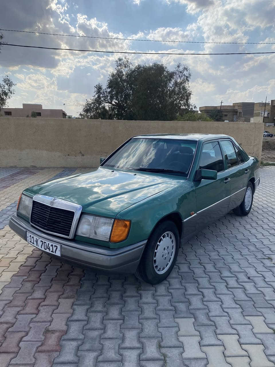 مرسيدس رقم بغداد هزه لل2030بسمي تحويل مباشر السياره مكفوله كفاله عامه محرك وكير بطه 2500جديد حداديه امامي خلفي جديده 
كهربائيات كله شغاله 
 السياره مصبوغه عام للجماليه 
داخل اسود جديد 
السعر 43وبيهه مجال بسيط 
مكان السياره واسط 
الاستفسار على هذا الرقم ***********
رجاً اذا تحب اتصل اني مكلف بنشر 📌📌📌
