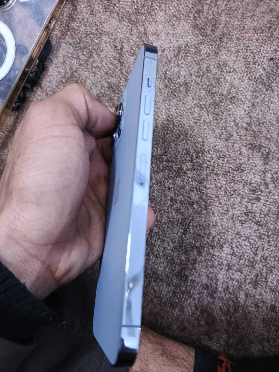 سلام عليكم للبيع 13برو ماكس بطاريه 83 ممبدله ولامعليه شرط جهاز جديد ذاكره 256ج تلك خط فيس تا كاله شغال بيه قطعه مبدله شاشه الباقي كفااه. ***********
