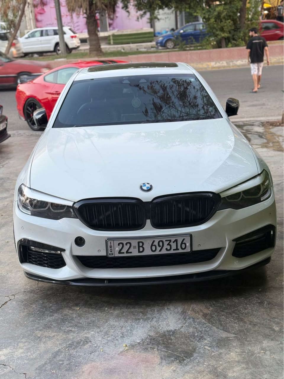 BMW 540 2018 mpakage Sdrive
گێر و مەکینەی بەشەرت کەپسە
سەیارەکە کامل شکلی گۆراوە بۆ M5
دەعامی و لایت و بەگلایت شکل نوێ 
فول مواسەفات 
٣ پارچە سبوخ بێ ژۆرێ و بێ ئێرباگ 
بۆنیت و چامرخ و دەرگا 
ژ.م *********** أربيل, العراق
