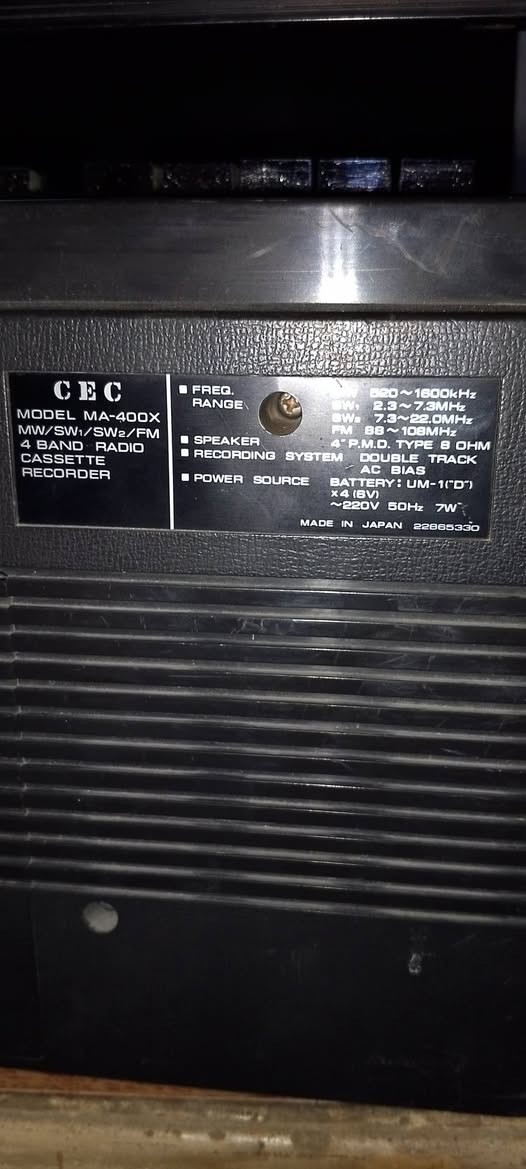 70,s.Old Japanese boombox.fm,mw,sw1,sw2, radio.cassette recorder, working fine.


**إذا كنت صاحب هذا الإعلان وتريد حذفه لأي سبب، رجاءا أرسل رسالة إلى الدعم الفني**