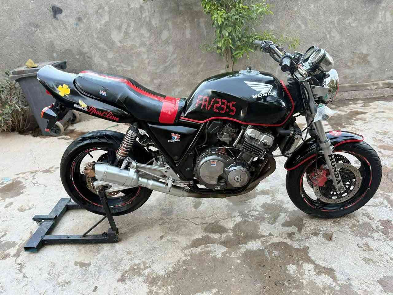 السلام عليكم CEB4للبيع    الجيل الاول   دراجه بعدهه مماشيه دراجه مفوله كير مكينا كهربايات شرط سرعه ومعدل180  مكاني الديوانية السعر 1700 اوراق اصولي وكمرك الشراي يتصل مامتواجد فيس #رقمي  ‏‪***********‬‏
