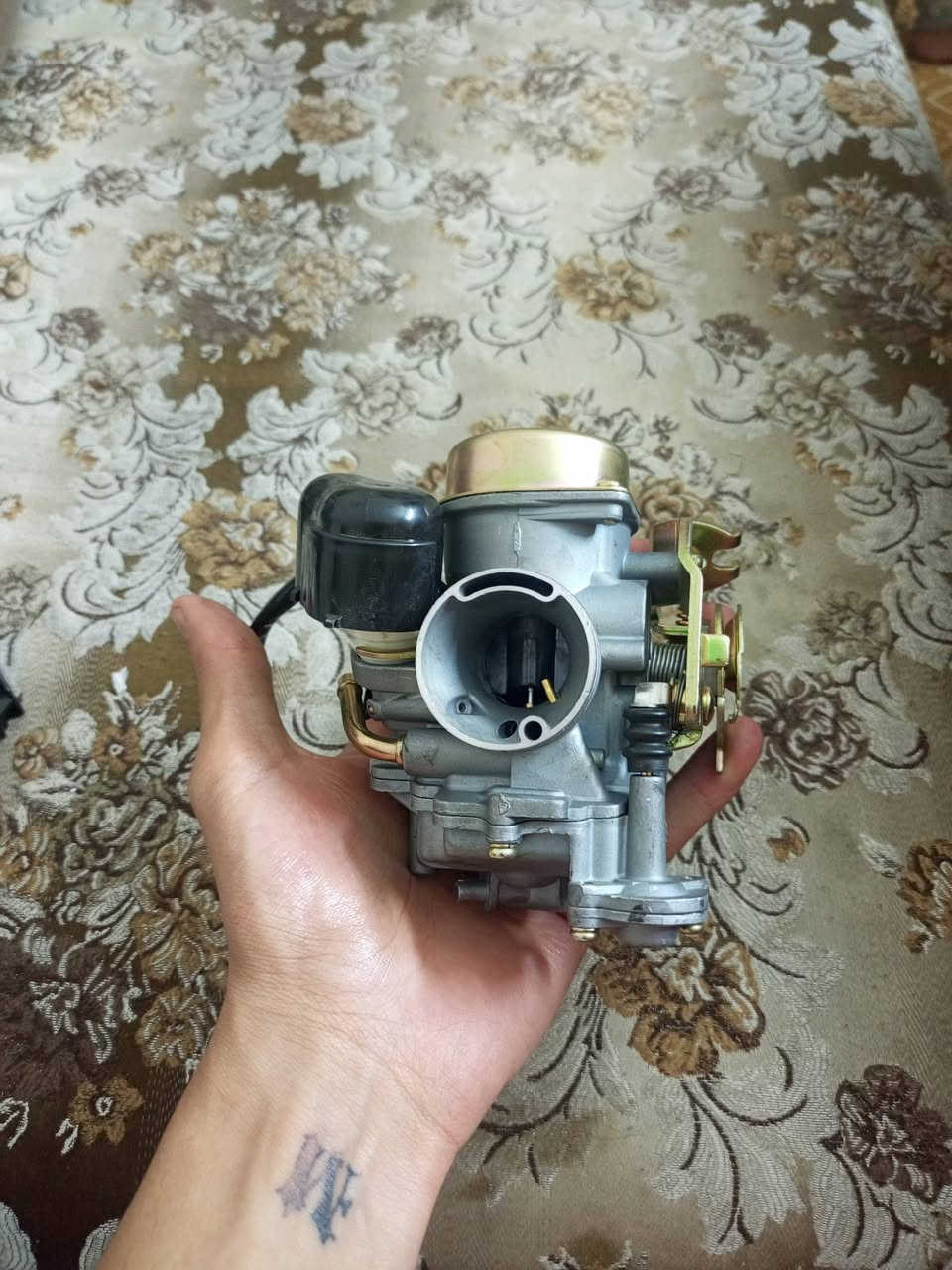 سلام عليكم هاي كابريتار مال سكنس كلش جديد ولا مره مستعمل الكابريتار تايوان اصلي ويا كتف شحن هم تايوان وهم جديد مامستعمل مكاني بغداد زيونه وهاذه رقمي بي واتساب ***********
