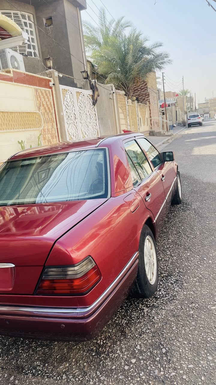 السلام عليكم سياره مرسيدس بينز مديل 95
 محرك بلادي جديد 320 خراطيم سته سليندير 
كير جديد 
رقم بغداد باسمي 
تبريد شغال ثلج 
غرفة جلد 
جام كهرباء 
صبغ عام جماليه 
تخم تاير جديد 
حداديه كامله 
 دبل فيتبم 
مكاني النجف الاشرف للتواصل 
***********
