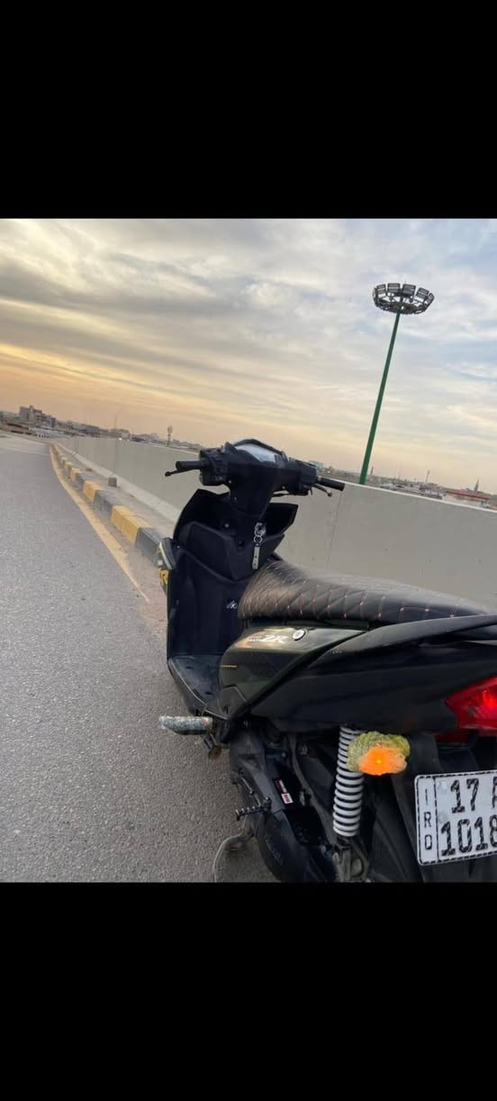 دراجة ياماها مرقمة تحويل بنفس اليوم الرقم مثنى
مكاني بغداد حي الجهاد الدراجة نضيفة كلش 
السعر ( 13 ورقة ) وبيها مجال للطيبين اذا مو شراي لتعبني 
رقمي : *********** متوفر بس واتساب
التبريد: هوائي
القير: أوتوماتيك CVT
التشغيل: سلف + كيك
السرعة القصوى: تقريبًا 90–105 كم/س
صرفية البنزين: اقتصادية جدًا
الاستخدام: مدينة ومشاوير يومية
