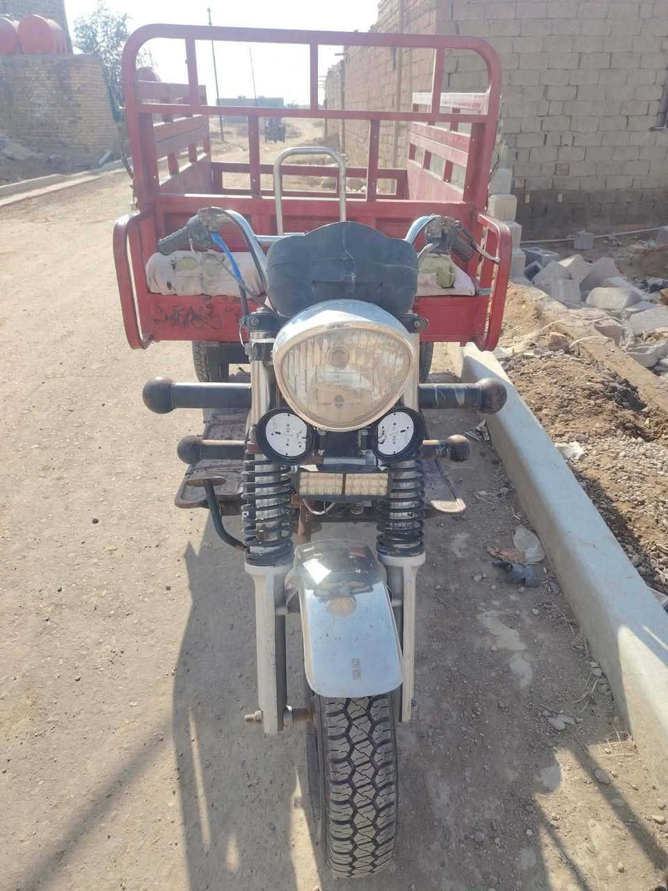 السلام عليكم ستوته همر   اوراق وكيله سيد خلدون شاصي مكفول محرك نضيف موجوده بالعماره ***********
