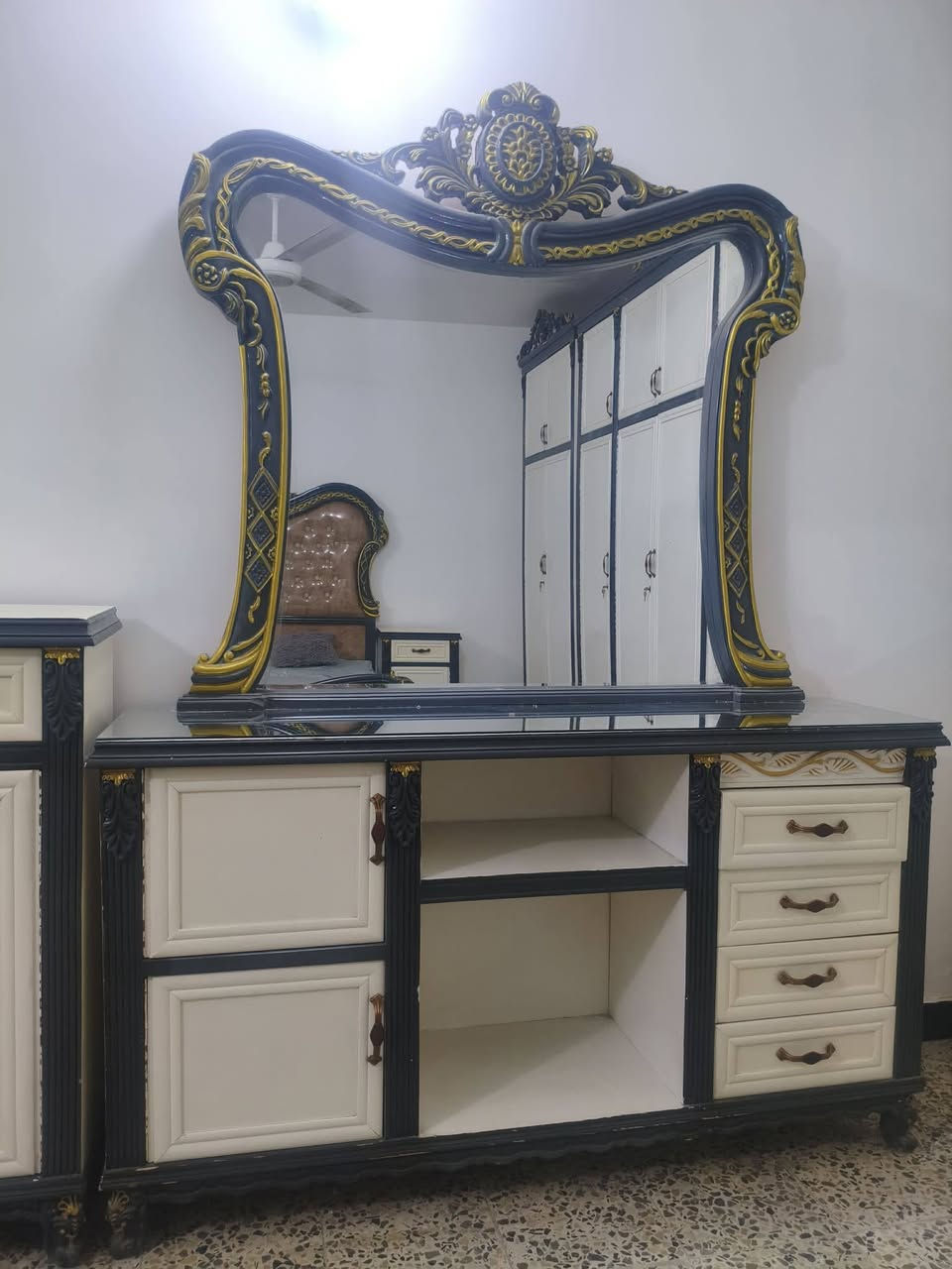 غرفه اخشاب الون ابيض  تسكام 5 ملم صاج خارج والداخل شغل  زان دنك جعب الغزال جربايه زان مصري  شغل ثكيل الغرفه كلش ثكيله وخشب قوي واخت الجديدة ونظيفه كولش اي كسر او ضرر ما بيها 
  نسبة نظافتها 100  /100  وأكثر شخط واحد ما بيها 
زاويا تخليها بصف الكنتور صير 8 ابواب الغرفه ضخمه 
 الغرفه ولا غلطه بيها و بالعافيه على لي ياخذها 
 الظهر جرجوبه براغي  القاعدة بلوك سقف بلوك    
 العنوان بغداد  البياع لاعلام اكو توصيل هم


**إذا كنت صاحب هذا الإعلان وتريد حذفه لأي سبب، رجاءا أرسل رسالة إلى الدعم الفني**