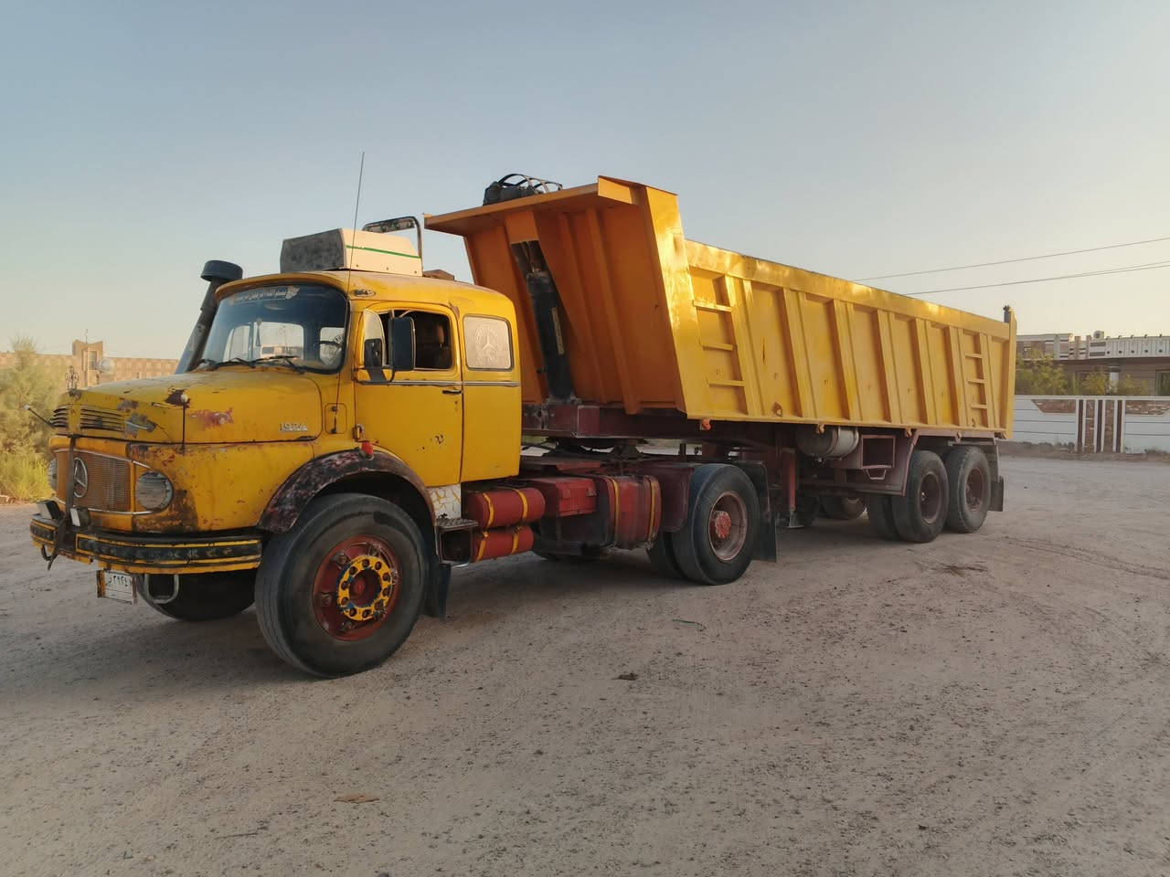 راس وعربانه للبيع
عاديه موديل 79
كير 25
عربانه حداديه ذرعه 29
مجموعه 16 
شاصي 14تخم تاير 
سعر 270وبيه مجال
رقم الهاتف ***********
مكاني رمادي
