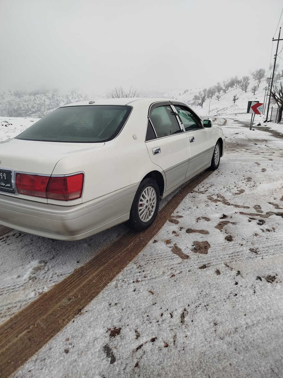 ماشەڵا لەماڵی هەموو لایەک
مەلیکە مووس دووڕەنگی مۆزی
2002دوو دووگمەی پەردە
چوارکوشن کارەبا ناوزەرد
داشبووڵ نەجەف مەکینە 171دیفۆڕی بچوک
بێ بۆیاخی عێراق و ئەورووپا
بەس شووێن مووسەکانی بۆیاخە
بێ چاڵ بێ شووخوت
تایەو ویلی لۆک 
چوار دەبڵی سپۆڕتی لەژێرایە
بەدڵی خۆت بەرزو نزمی دەکەی 
بەشەرتی گێڕ و مەکینە 
تەبرید سارد وگەرمی مەزبووت
برێک مەزبووت
لەگەڵ ڕێزم زانیاریم هەمووی نوسیووە
***********
