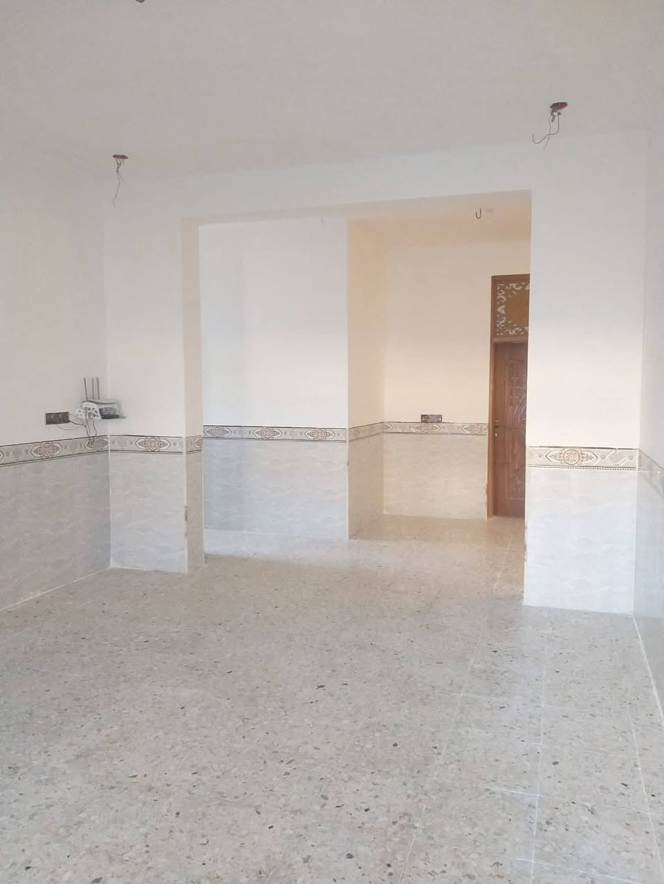 السلام عليكم
بيت للبيع مساحه 340 متر  طابو زراعي سند 25
موقع بابل المدحتيه حي بابل الزراعي خلف مطعم تاج محل
200 متر عن الشارع العام هاشمية حمزه الغربي خدمات كامله بناء حديث سنه 2024
صب كونكريت بناء طابوق 
يحتوي على .... 
استقبال 
صاله 
مطبخ حار وبارد
غرف عدد2 
خدمات صحيه 
للاستفسار ***********
***********
