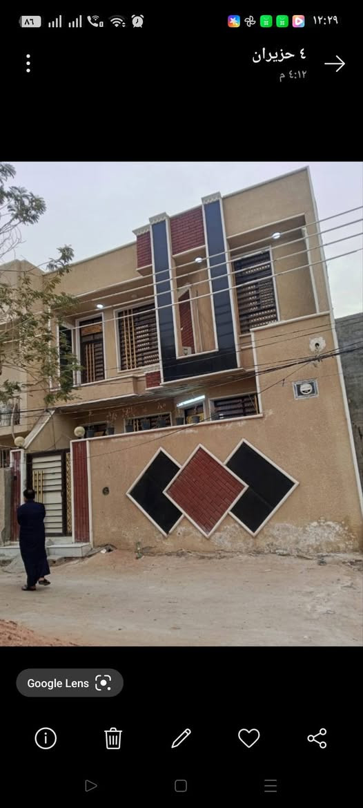 السلام عليكم بيت بالشبانات بالبدايه عن الشارع 10 امتار بصف المدرسه  بيت كامل ك مجاري  مي كهرباء بسمنه تحويل مباشر سند 25 السعر 125 طابقين البيت كاشي سيراميك كامل مكمل ما نقصه كل شيء فارغ اللي يشتريه سكن  نفس اليوم كان البيت كربلاء شبانات المساحه 100 متر مربع 10 ب 10 الهاتف ***********...***********
