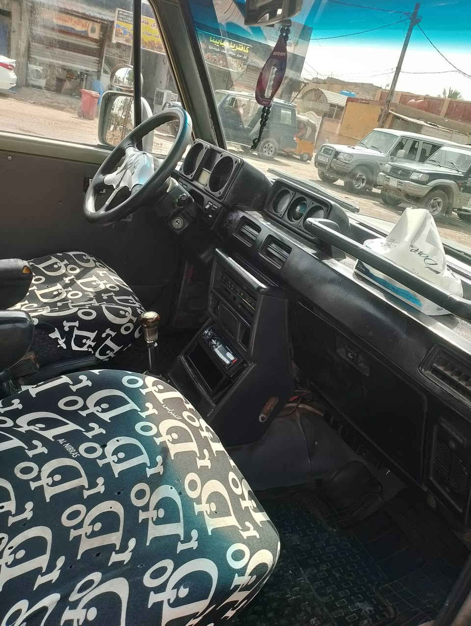 سلام عليكم باجيرو موديل 91 سياره جاهزه مكينه وكير ثريواي وحديه وسياره حلوه السعر 33 وبيه مجال المكان الحمزة الغربي رقم ***********
