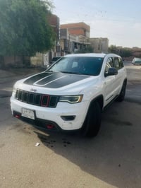 جيب  ترايل هوك هيمي 5700 موديل : 2018 ماشيه 140 k المواصفات بانوراما ا...