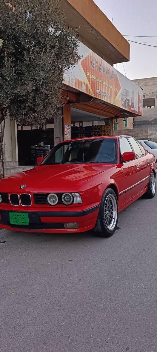 سەلاموحەلیک 
BMW E34 

Mod.1991
مەکینە 520
گیر تۆماتیک 
دوگمەی خلیسک
دوگمەی سپۆرت
هەر 4 جام کارەبای مەزبوت 
لایت فانۆس نوی بۆ بەستراوە حەدەسە و لید 
بەگلایت نوی و یەک گلۆپ نەقوستانی نیە 
قفل مەرکەزی هەر چوار دەرکەی مەزبوتە
دەحم و لیدرانی بەشەرت بۆ جوانی کورە کراوە 
هەردوو لەفی دواوەی تازەم 11 قاف بیلاد نوی
تاخم تایەی و ویل نوی زۆر زۆر خاوین و تازەیە 
سەنەوی و وەکالە بە ناوی خۆت ێەکری بی کیشەیە مشکیلەی مەدەنیش بە شەرت هەردوو رەقەمی حەفر و بیلاد 

رقم ..*********** سوران, أربيل
