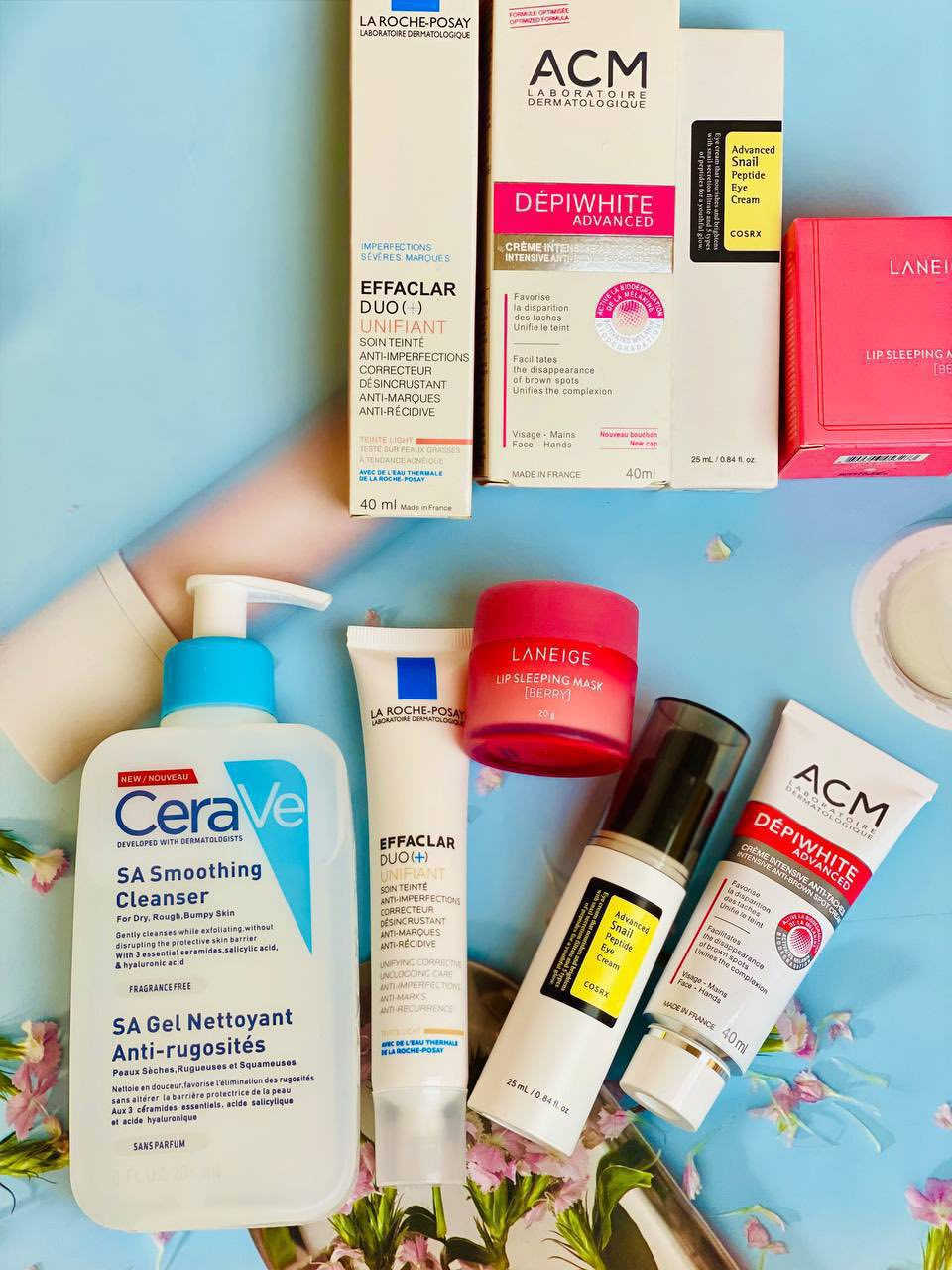 🌙💚 روتين قبل النوم المتكامل للبشرة الدهنية – ماركات عالمية أصلية 💚🌙

إذا بشرتج دهنيّة وتعانين من الحبوب، المسام الواسعة، اللمعان الزايد وآثار الحبوب… جبنالج روتين مدروس يجمع بين أقوى الماركات الكورية 🇰🇷 والفرنسية 🇫🇷 والأمريكية 🇺🇸 حتى يشتغل على تنظيف، علاج، وتوازن البشرة وانتي نايمة ✨

يتكوّن الروتين من:
🧼 1️⃣ غسول CeraVe SA Smoothing Cleanser – ماركة أمريكية 🇺🇸
غسول غني بحمض الساليسيليك ينظف المسام بعمق، يقلل الدهون الزائدة، ويساعد على تخفيف الحبوب والرؤوس السوداء. يحتوي على السيرامايد حتى يحافظ على حاجز البشرة وما يسبب جفاف. مناسب للاستعمال اليومي للبشرة الدهنية والحساسة.

🎯 2️⃣ كريم La Roche-Posay Effaclar Duo (+) – ماركة فرنسية 🇫🇷
علاج فعّال للحبوب وآثارها، يقلل الاحمرار وينظم إفراز الدهون، ويساعد على توحيد لون البشرة. تركيبته خفيفة وسريعة الامتصاص وما تسد المسام، لذلك مثالي للاستعمال الليلي.

🌿 3️⃣ كريم ACM Dépiwhite Advanced – ماركة فرنسية 🇫🇷
مخصص للتصبغات والبقع الداكنة وآثار الحبوب. يساعد على تفتيح البقع تدريجياً ويعطي لون موحّد مع الاستمرار. يُستخدم على مناطق التصبغ فقط مساءً.

👁 4️⃣ كريم عين COSRX Advanced Snail Peptide Eye Cream – ماركة كورية 🇰🇷
يرطب منطقة تحت العين، يخفف الخطوط التعبيرية والهالات، ويعطي إشراقة خفيفة بدون ملمس دهني. غني بخلاصة الحلزون المعروفة بقدرتها على التجديد والترميم.

💋 5️⃣ ماسك شفاه Laneige Lip Sleeping Mask Berry – ماركة كورية 🇰🇷
ماسك ليلي مغذي يرطب الشفايف بعمق، يعالج التشققات ويخليها ناعمة ومرتبة من تصحين الصبح.

منشأ العرض من ماركات عالمية أصلية 🇰🇷🇫🇷🇺🇸

سعر كل هذا العرض ب٣٠ الف 
🚘يوجد خدمة توصيل لجميع محافظات العراق ٤ الاف🚘


**إذا كنت صاحب هذا الإعلان وتريد حذفه لأي سبب، رجاءا أرسل رسالة إلى الدعم الفني**