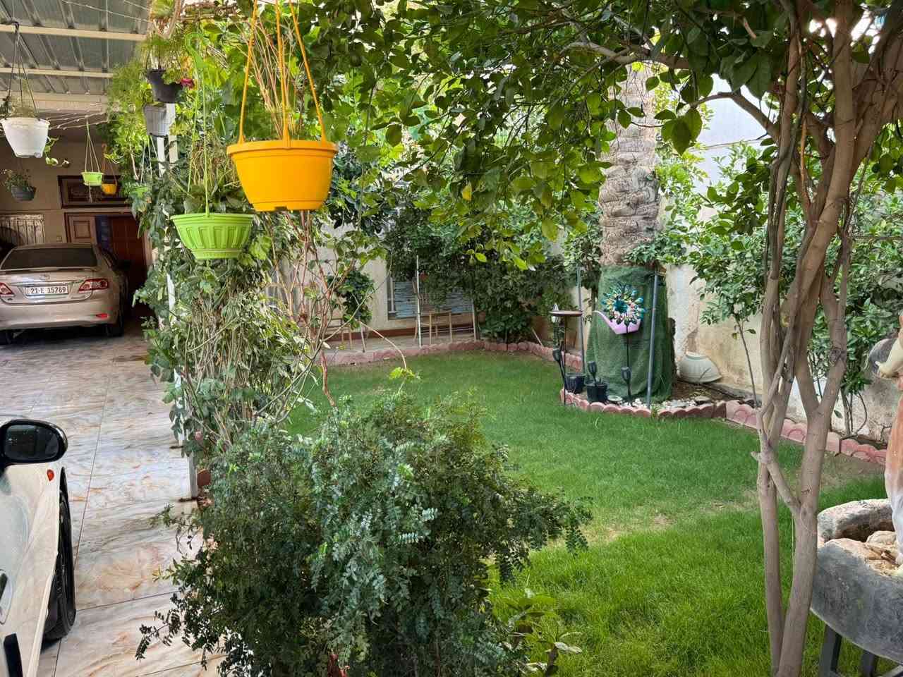بيت للبيع حي القاطول مساحه  ٣٣٩ متر زنجيل عل شارعين ١٢ متر  طابقين ٤ غرف محدث عالي عن الشارع  موقعه قرب جامع البونيسان    السعر ١٦٠ وبي مجال للستفسار ***********
