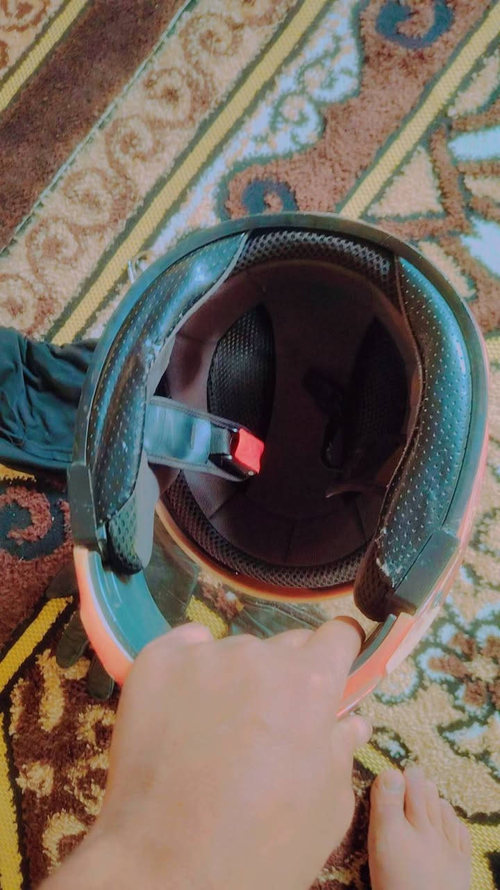 خوذه رياضي وكفوف امريكي كلهن 50 الاتصال على الرقم *********** او*********** بغداد
