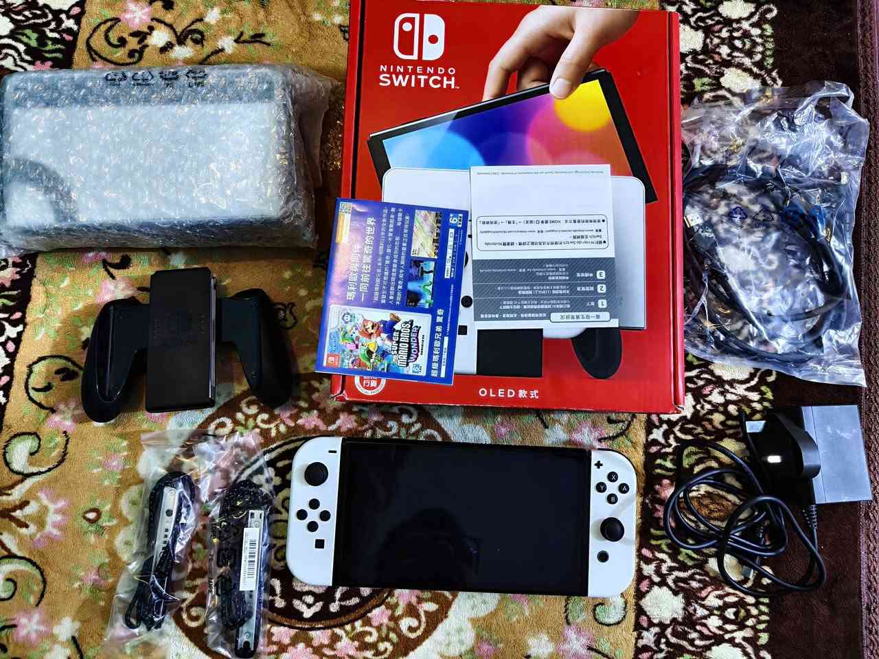 للبيع فقط
نيتندو سوج اولد 
الجهاز جديد استخدام قليل جدا مشحون 5 مرات فقط 
و كل ملحقاته كاملة قبل شهر تقريبا من جبت الجهاز 
سعره 280 الف و بي مجال قليل 
رقم الموبايل: ***********
بغداد الكاظمية
