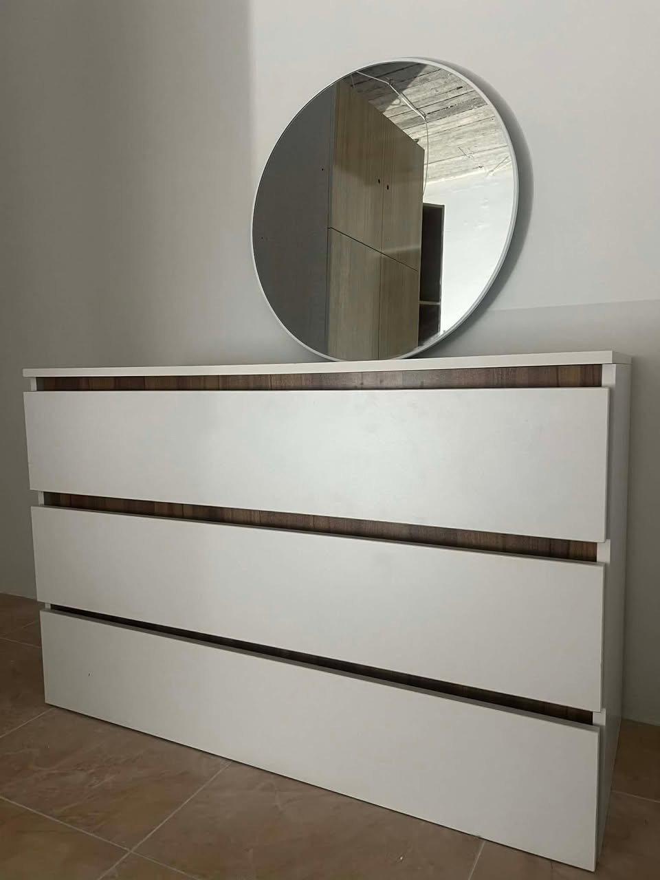 گوڵەکان ئەم پارچانەم هەیە بۆ فرۆشتن هەموویان کەم بەکارهاتوون

کورسیەکە بە ٤٠

ئاوێنە گەورەکەبە ٤٠ قیاسی ۱۹٠ بە ۸٠ یە

مێزتەوالێتەکە بە ئاوێنەکەوە  بە ۱۲٠  قیاسی ۱۲٠  بە ٥٠ یە

چەکمەجەکەش بە ٤٠ قیاسی ٤٠ بە ٥٠ یە

لە سلێمانی هەرکامیانت ان ویست کۆمێنت بکەن  مەسجتان بۆ ئەکەم السليمانية, العراق


**إذا كنت صاحب هذا الإعلان وتريد حذفه لأي سبب، رجاءا أرسل رسالة إلى الدعم الفني**