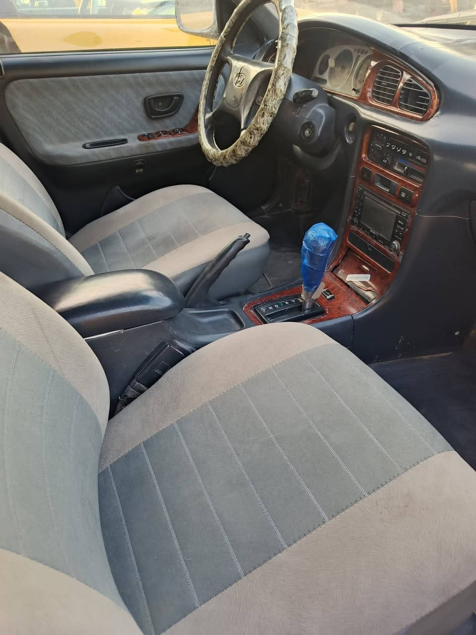 سوناتا 2 موديل 1995 لون زيتوني  
سيارة جاهزة من كلشي   رقم بغداد

كير اتوماتيك
تأير ويل كب
صدر جديد
كهربائيات جاهزة 
تبريد 
وتدفئه شغال
كير ومحرك جديد
غرفه نضيفه 
منضومه زنون وجميع كهرباء شغاله
صبغ عام 

سعر 52 ورقه بيها مجال
مكان بغداد اليوسفية 
***********
