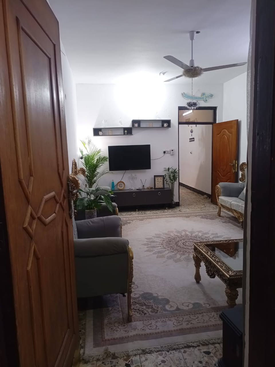 بسبب الوعود الكاذبة أعيد النشر السلام عليكم بيت طابق ونص طابو صرف للبيع
غرفتين نوم واستبقال ومطبخ وطرمه وخدمات مساحه١٠٠ متر 
مكان بياع حي تراث مقهى وادي الذئاب 
يعبد عن لمستوصف ٥ دقائق 
وهن لمدرسه دقيقاتان 
وعن الاعلامً ١٠ دقائق يوجد كافه الخدمات حوله 
للاستفسار خاص او علا الارقم التالي ***********

