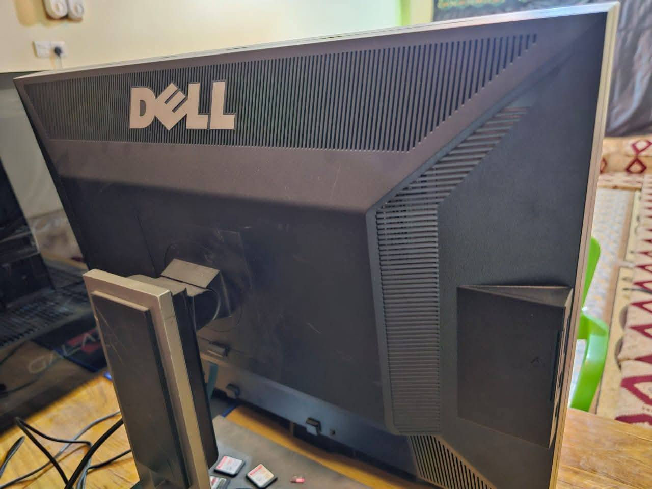 شاشة Dell
حجم ٢٤ FHD
هرتزيتهه 65 وتنكسر 75
دوران 180 درجة 
السعر خاص او التواصل على الرقم ***********
مكاني ذي قار الجبايش
