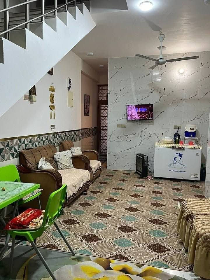 📢 اعلان 📢📢 اعلان 📢 
       👇               👇
⚜⚜ للبيع ⚜⚜ للبيع ⚜⚜
🏠 دار سكني طابو زراعي 🏠 
📐 المساحة 100 متر 📐
🌍 الموقع / الحلة / حي الجزائر /  خلف ملعب الاداره المحليه 
🏡 طابقين يحتوي على 2 غرف نوم  🌺 صاله 🌺 هول  🌺 مطبخ  🌸مجمع صحيات داخليه وخارجية 
📏 الواجهة ٥ متر والنزال ٢٠ متر 
🚗 عرض الشارع ٩ متر 
📷 صور المنزل مرفقة في الاعلان 👇
 ❓للاستفسار ⚜  زيارة مكتب انكيدو للعقارات والمقاولات في حي الجزائر مقابل مكبس التمور او 📞 الاتصال على هواتف المكتب 
☎️*********** محمد الزبيدي 
☎️ *********** سيد وليد 
☎️ *********** سيد وليد 
⚜⚜⚜⚜⚜⚜⚜⚜⚜
