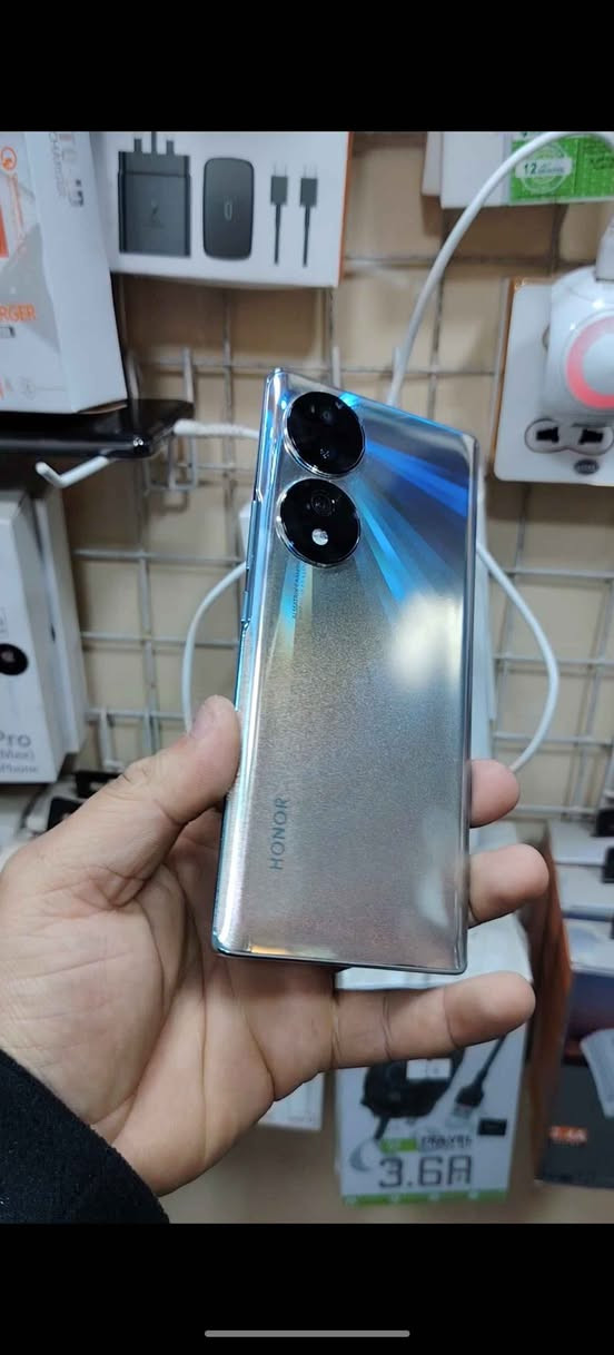 للبيع هونر 70ذاكره 256/8 الجهاز معروف مواصفاته فول 1/1 لون كرستال سعر ب265 مع مجال بسيط بدرن ملحقات مكان الجهاز كربلاء شارع الامام العباس شراي تتصل وبلخدمه *********** كربلاء, العراق
