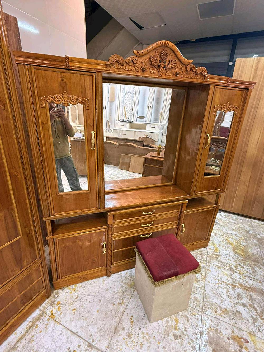 غرفه ام مسرحه صاج داخل خارج 
السعر مليون ٣٥٠ مليون ٢٥٠ قفل 
شد نقل داخل بغداد مجاني 
نضافه ٩٥
٨ قطع