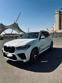 BMW X5 • 2020 • كت M • وارد امريكي • بانوراما • رادار • 6 سلندر • تورب...