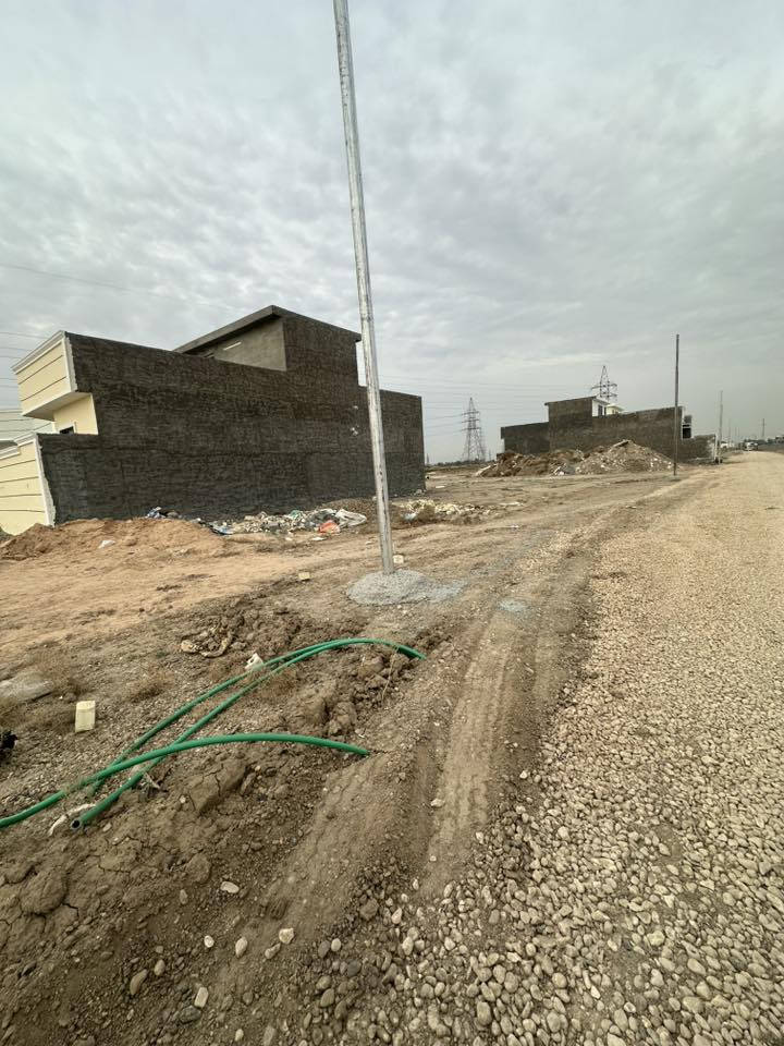 قطعة ارض 300 متر زراعي سند 25  ناحية الرشيد خلف مجمع الطرق والجسور ع شارع 8 متر تبعد عن الشارع العم 200 متر للبيع للاستفسار التواصل 
***********
