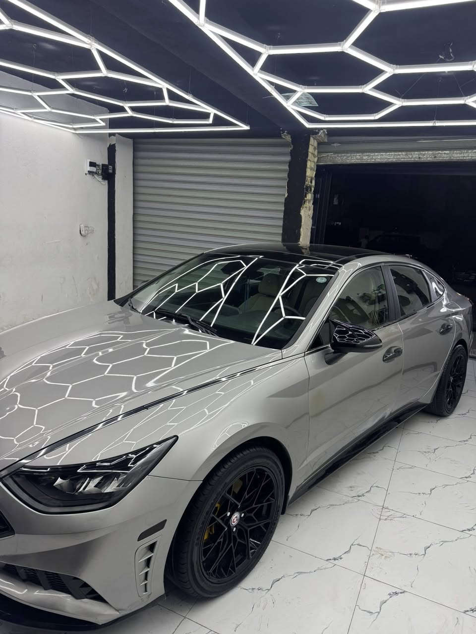 سوناتا 2022 رقم اربيل بأسمي
سلفر سقف اسود بانوراما  
‏sel plus بجم كبس 
محرك 2500
ويل امريكا حجم 18 
فول مواصفات 
بانوراما 
تشغيل عن بعد
بصمة تشغيل + ابواب 
تحديد مسار 
كير دكمة 
اوتو هولد 
مود درايف
نقط عمياء جانبية 
قيادة ذاتية ومانع تصادم 
شاحن واير ليس 
شاشة كبيرة تدعم الكار بلي واندرويد
داخل ابيض ملكي 
رادارات اماميه خلفيه جانبيه 
عليهه كت كامل من امريكا 
ويل كب جديد رياضي 
تخم تاير جديد 
لدات اماميه خلفيه 
انارة داخلية 7 الوان 
تبريد ثلج خلفي امامي 
فول تحكمات 
سايد بريك دكمه 
حادثهه حلو فقط باب وجاملغ خلفي 
راجعات نفسهن ايرباكات سليمه
حمام جديد كامل 
بولش ونانو جديد 
مكان السيارة بغداد 
السعر /175 وبيها مجال قليل 
متواجد ايضاً واتس اب وماسنجر 
رقم الهاتف /***********
