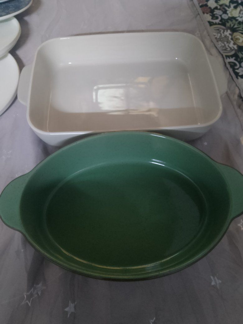 بيركس عدد2كبار 
مال شوي بلاوفن
وقالب هم. بيركس مدور
وصحونه كلو حراري السعر25


**إذا كنت صاحب هذا الإعلان وتريد حذفه لأي سبب، رجاءا أرسل رسالة إلى الدعم الفني**