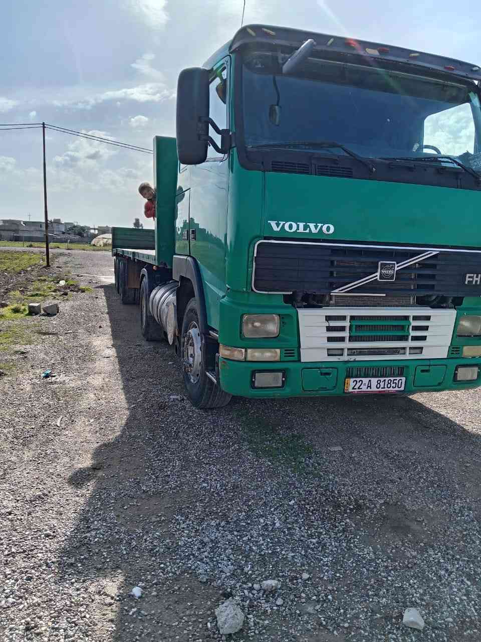 البيع فالفو 2002 مربوطه عريانه فلات3 محور #رقم سنويه جديد الحدت 2030 سياره موجود في قضاء طوز خرماتو اني مكلف بلنشر بس 
رقم صاحب سياره أبو حسام  ***********
                           ***********
