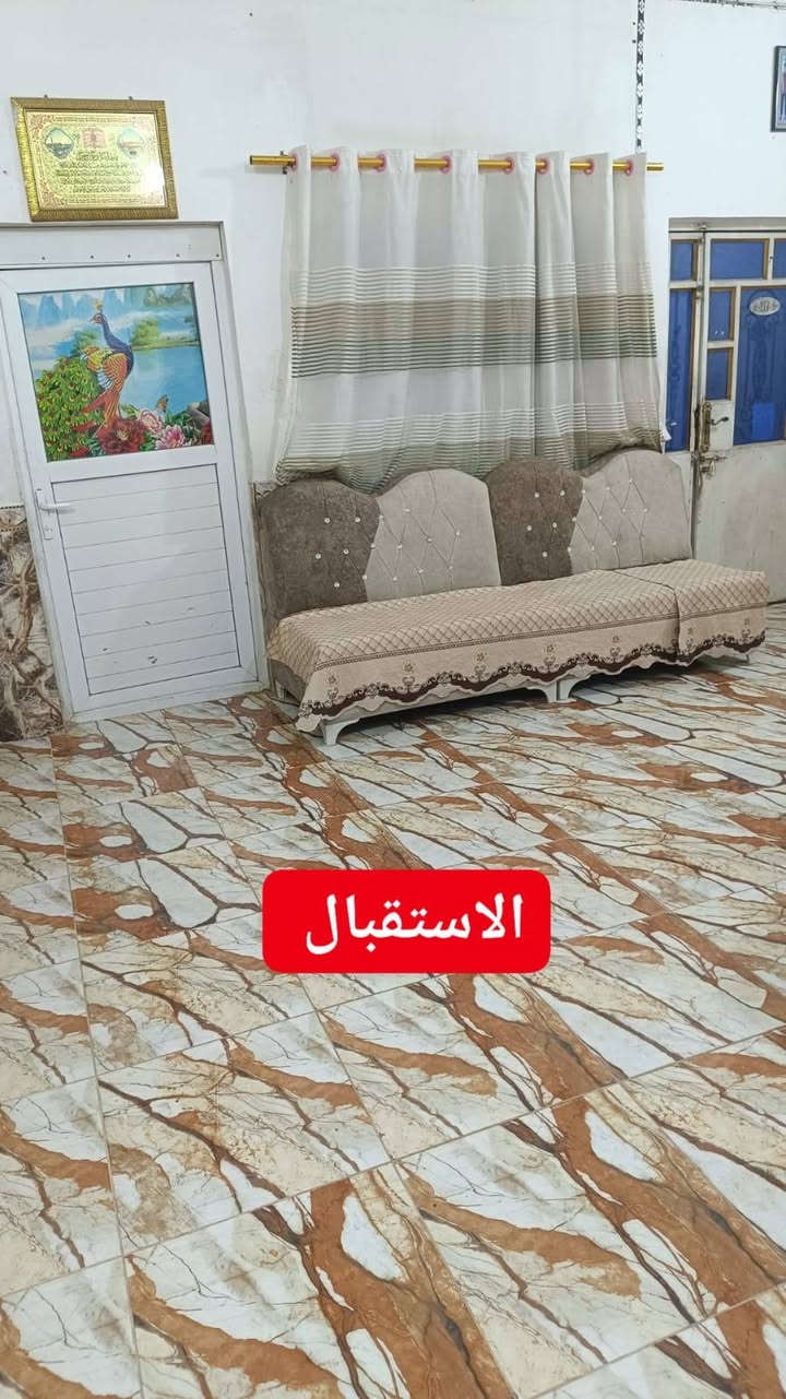 منزل بناء حديث
بمساحة بناء 200 متر
يضم غرف عدد 2
مطبخ
استقبال
ديوانية
صحيات
حمام خارجي+حمام داخلي

البيت يبعد عن الشارع الرئيسي مسافة 50متر

البيت متكامل من كافة الخدمات
 كهرباء- ماء -مجاري

للاستفسار الاتصال على الرقم التالي:***********

العنوان: الناصرية -الشوفة-قرب مكتبة منة المنان
