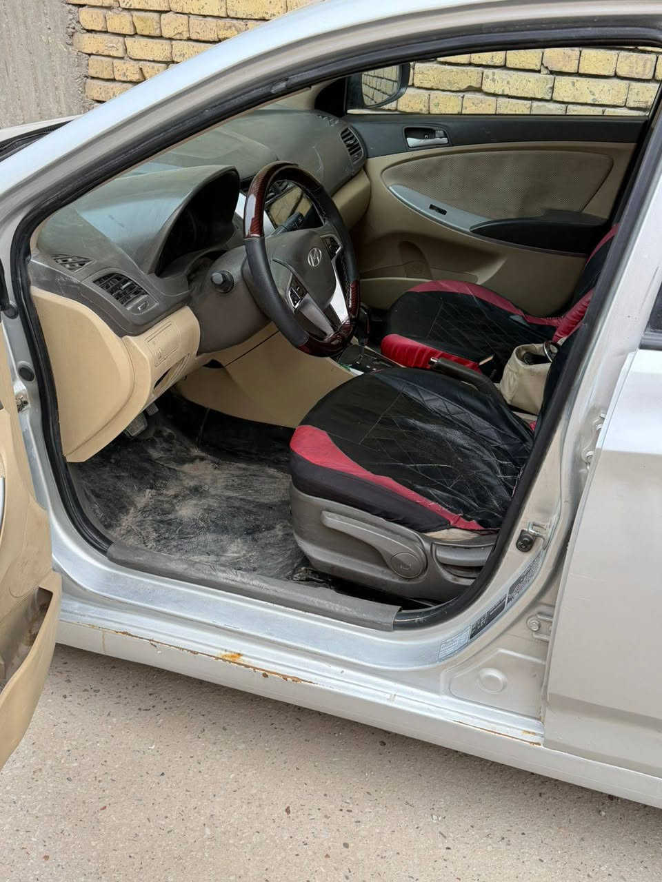 السلام عليكم لبيع اكسنت موديل 14 خليجي محرك دوش 1600   مكفواله عيب شرعي وصوليات مصبوغه عام رقم ذي قار تحويل وثاني يوم. سعره 68 وبيه مجال مكاني ناصريه سومر لاستفسار اتصل ***********
