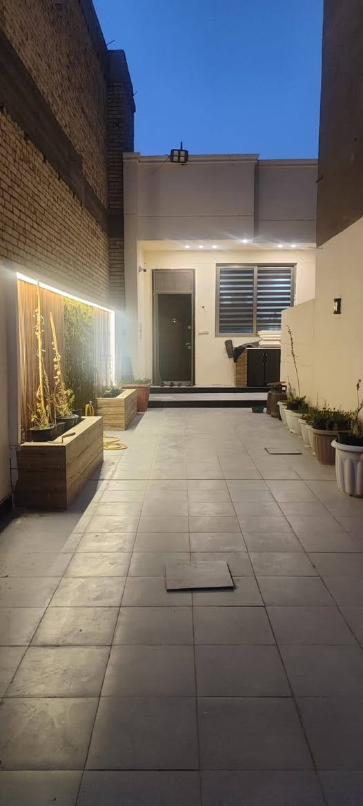 (بيت للبيع دولان أربعة متر عرض بناء)       (حديث في الجزائر قرب بن غازي)
■■■■■■■■■■■■■■■■■■■■■■■■■■■■■

🌍بيت للبيع في حي الجزائر بناء جديد 

🌍مساحه الدار 243 متر البيت دولان واجهت المدخل 4متر

🌍يحتوي على غرفتين وصاله ومطبخ وصحيات 

🌍واستقبال ومناور وحديقه داخليه 

🌍البيت يباع مع الأثاث 

🌍جاهز للسكن #ملاحظة #سعر #البيت 215 مليون 

للإستفسار والمعلومات اكثر مراجعة مكتب آملاك للعقار والمقاولات العروبه شارع المتحف قرب مطعم كودو كودو او الاتصال على الأرقام التالية 

***********

***********

@الجميع
