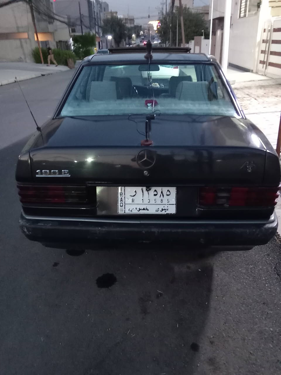 السلام عليكم للبيع  مرسيدس 6سلندر   190طيارين موديل1988  رقم نينوى الماني شرط التحويل مكينه بطه 2ونص  فتحه سقف  تبريد ثلج تدفئه تبريد  قواعد دبل شرط العنوان موصل نينوى  ايسر 

السعر. 55  بيها مجال بسيط 
 
رقم الهاتف ***********
