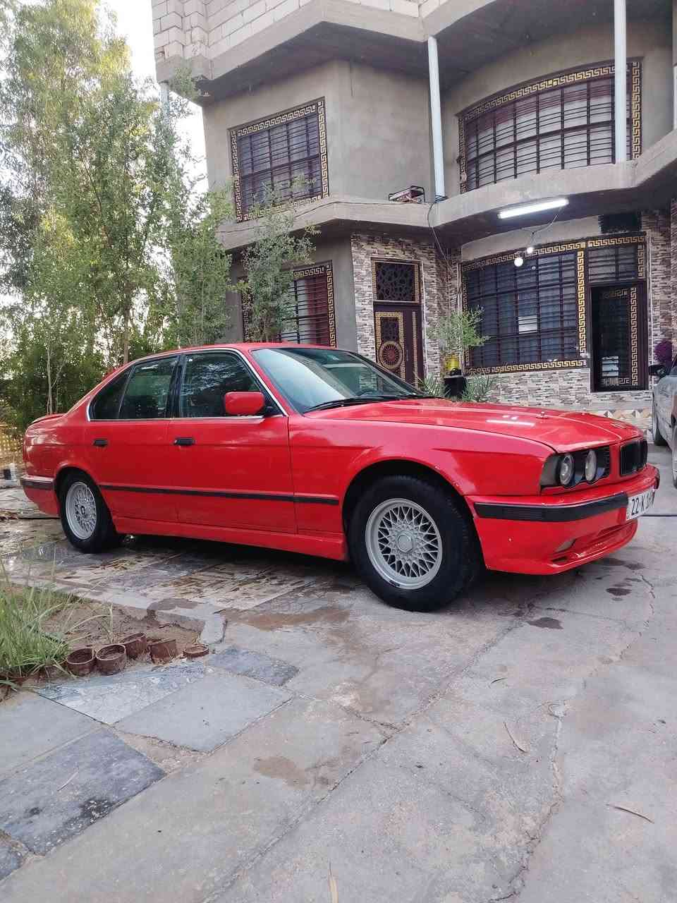 السلام عليكم
بي إم 525 أصل مديل 90 محدثه
كهربائيات كلشي شغال بيها مانقصه
شي حيل معتوب عليها 
سياره بسمي صار شهر من مداورها 
سعر74بيها مجال بسيط مكاني ديوانيه 
***********
***********
