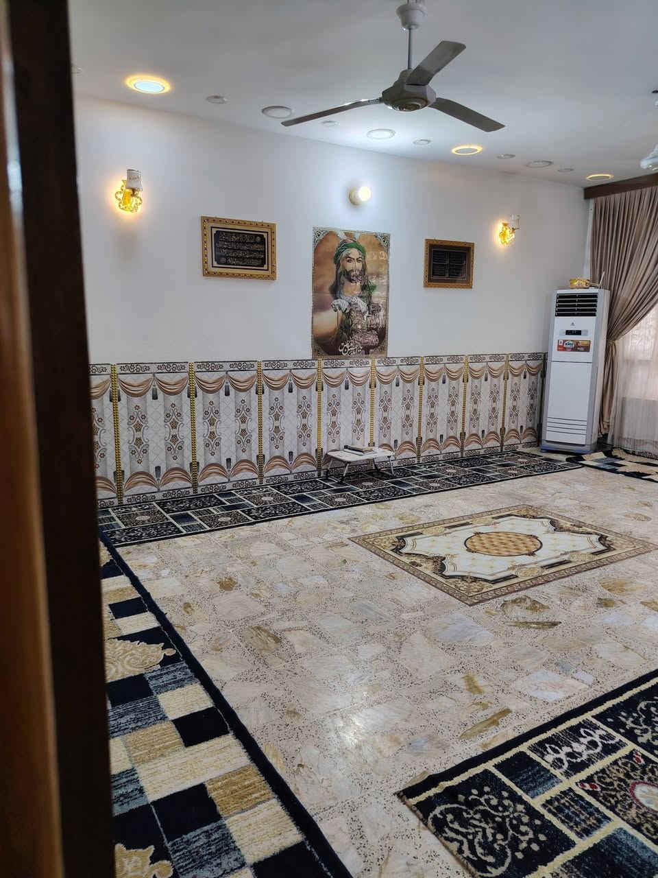 بيت للبيع٢٠٠م زراعي بيت غلام خلف السده طابقين
طابق١ طرمه
حمام +تواليت خارجي
 استقبال 7*5
مطبخ 5*4
صاله 8*4
حمام معزول +تواليت معزوله
مناور ٢يمين البيت ويساره
غرفتين 5*4
طابق الثاني غرفتين
الغرفه الأولى 7*5
الغرفه الثانيه 5*4
حمام جبير 
صاله8*4
وصطح خلفي 10*5  ينبني بي غرفتين
وفوك بيتونه جبيره وصطح
*********** واتساب او اتصال
***********
