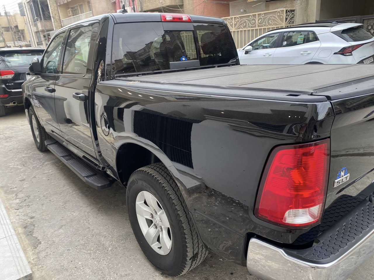 دودج رام 2023 كلاسيك 6 سلندر
مواصفات اعتيادية كلاسيك ماشية 38 الف ميل
مغلفة ppf بلكامل 
رقم بغداد باسمي حادث جداً بسيط بلجاملغ الامامي جهة السائق بدون ايرباك صور الحادث موجودة
سيارة جديدة وترايهة ناعم
السعر المطلوب 22,500 دولار
المكان بغداد حي القاهرة قرب جامع النداء
***********
