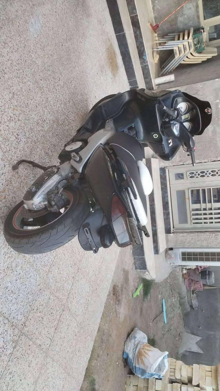 سلام عليكم
تي ماكس مديل 8 محرك ما مفتوح كفاله ‼️ 
دراجه جنت ضامها وهسه رجعتلها من فرغت
سويتها ادامه كامله من كلشي غسل محرك + مي راديتر زيتي + تنضيف راديتر + تنضيف نوزلات و بوابات و تنضيف شوته و تبديل فلتر و باتري جديد يعني دراجه كلها كامله ونظيفه وبيها صالنصه معروفه صوتها حلو كدامكم ماشيه ٣٥ بس 
‼️ ملاحضه اذا أجيت وطلعت مكينه مفتوحه تاخذها بلاش
مكاني بغداد فلكت سلمان باك و رقمي *********** واني اسف عل اطاله ♥️
