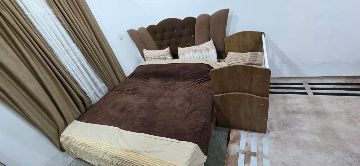 غرفه نوم مستعمل للبيع نضيفه جدا السعر 400 وبيه مجال للطيبين الرقم ***********
