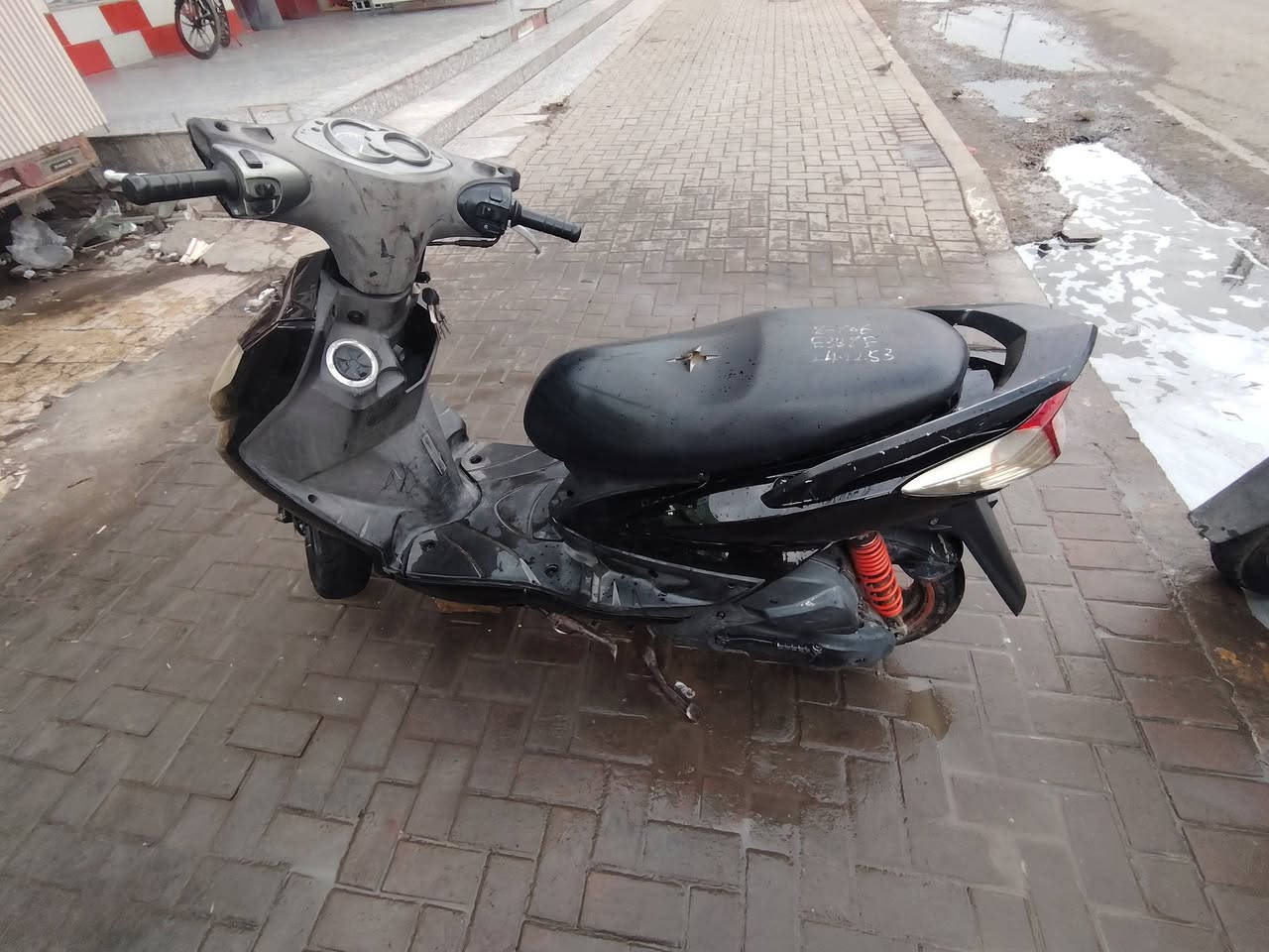 سكنس فحل كابريتر الدراجة نضافة ١٠٠٪١٠٠ مابيهة اي نقص خير من الله سعرهة ٦٠٠ وبيهة مجال بسيط العنوان الدورة خط السريع الهاتف ***********
